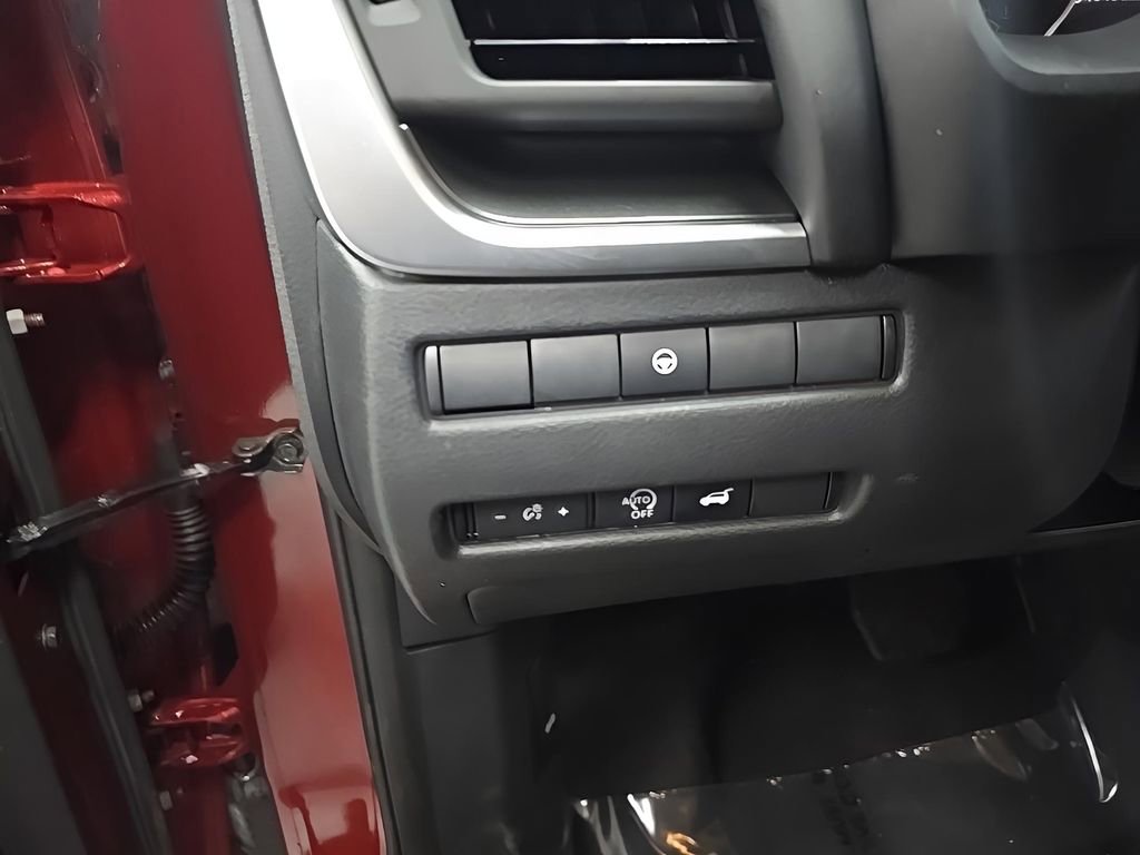 Used 2025 Nissan Rogue SV image 11