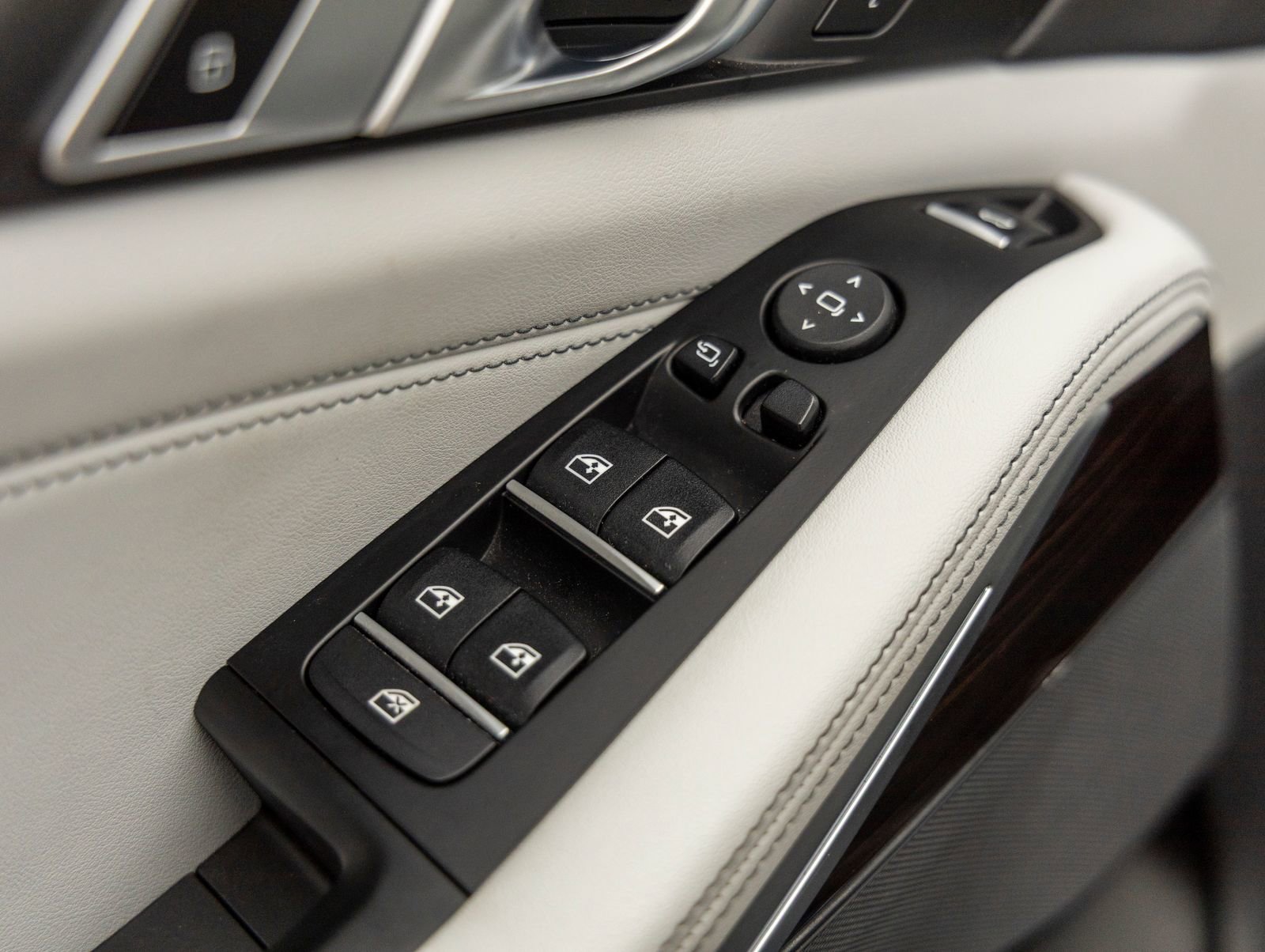 Used 2023 BMW X5 sDrive40i w/ M Sport Package image 18