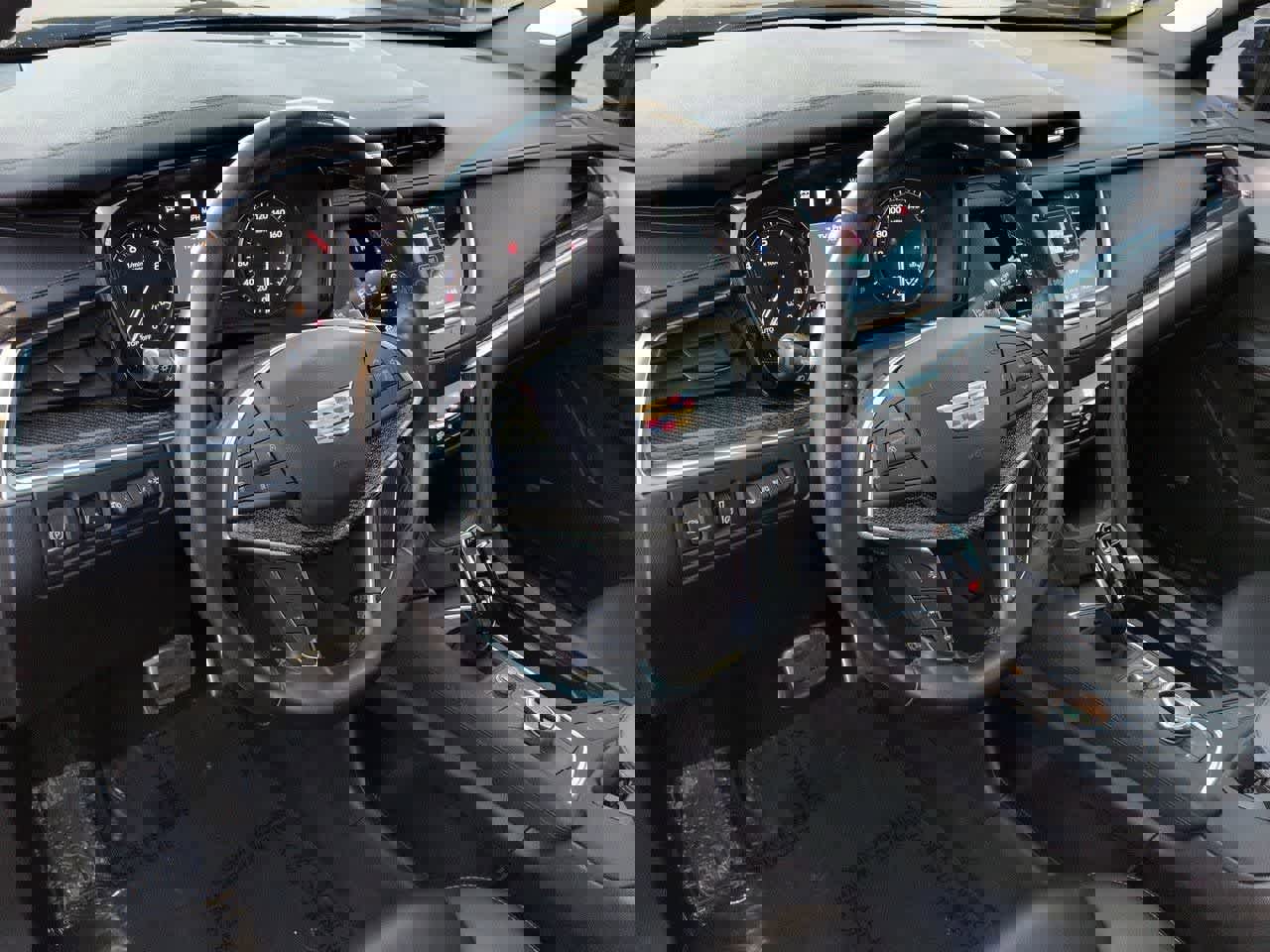 Used 2023 Cadillac XT5 Sportv w/ Technology Package image 2