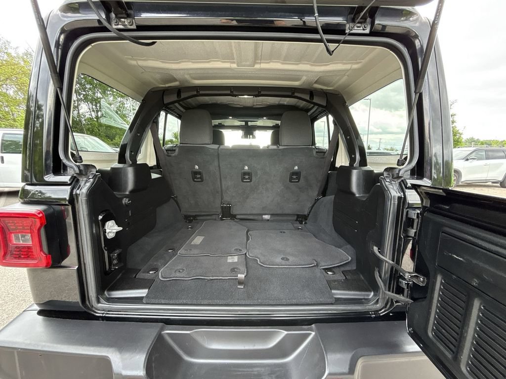 Used 2024 Jeep Wrangler Unlimited Sahara AWD/4WD image 21