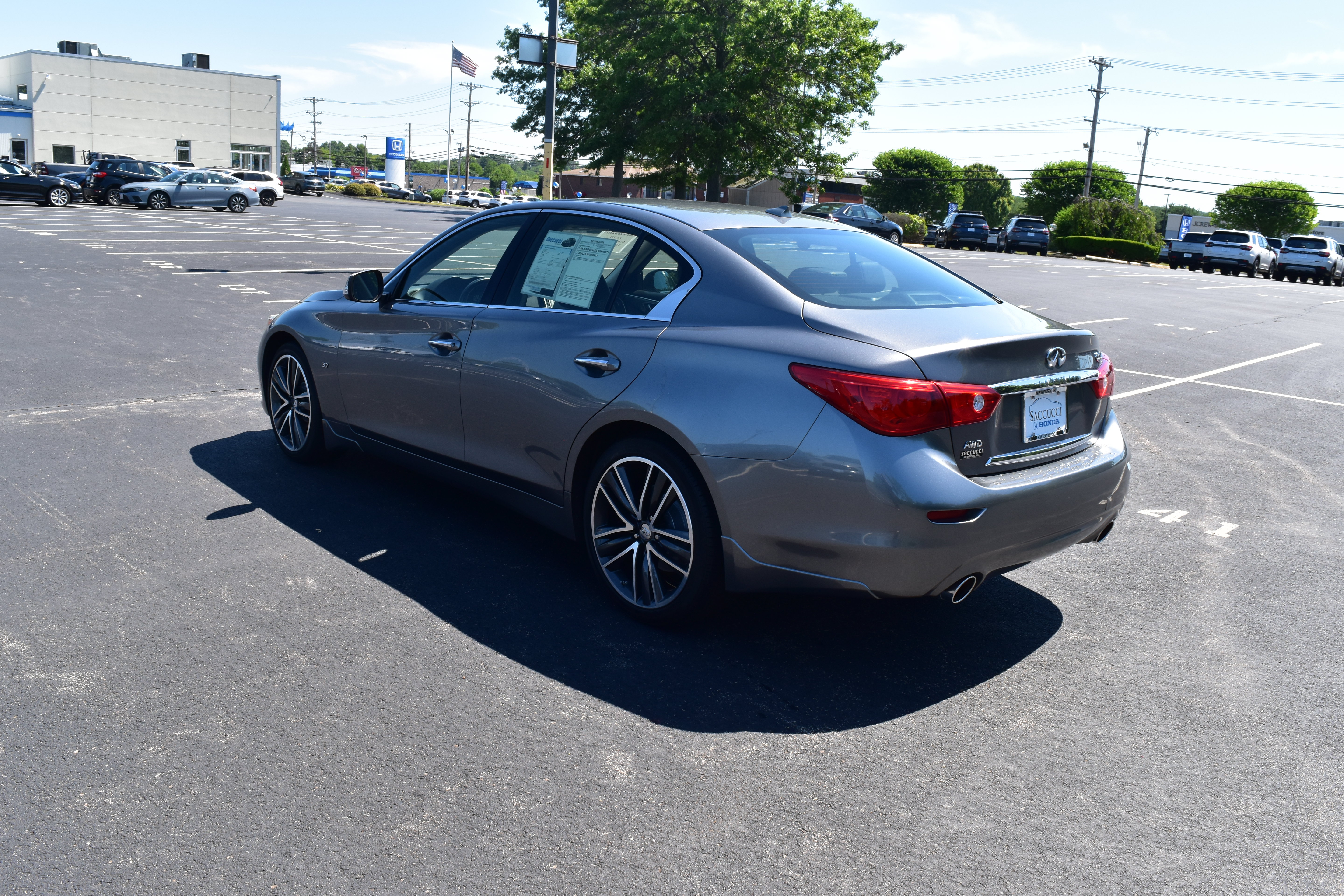 Used 2015 INFINITI Q50 Premium w/ Navigation Package AWD/4WD image 4