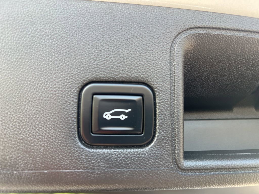 Certified 2022 GMC Terrain SLT w/ Infotainment Package II image 7