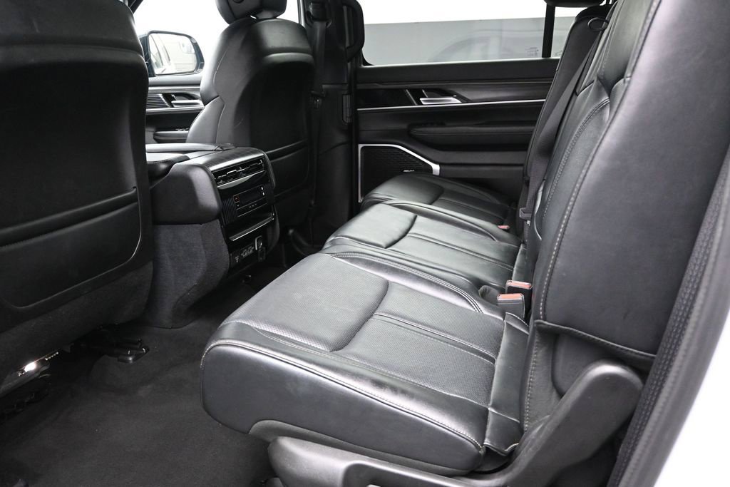 Used 2024 Jeep Wagoneer Series II AWD/4WD image 16
