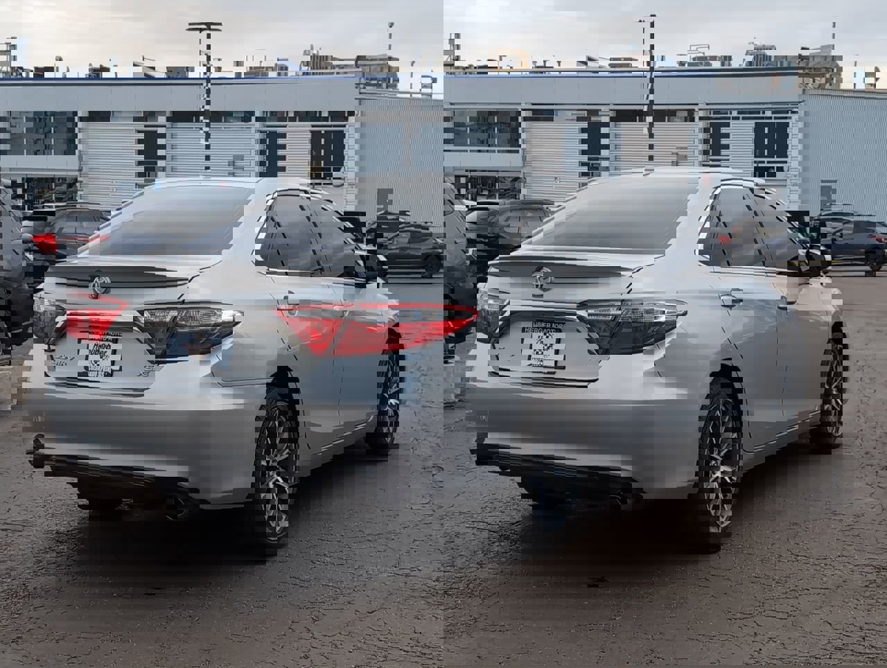 Used 2017 Toyota Camry XSE w/ Moonroof Package image 7