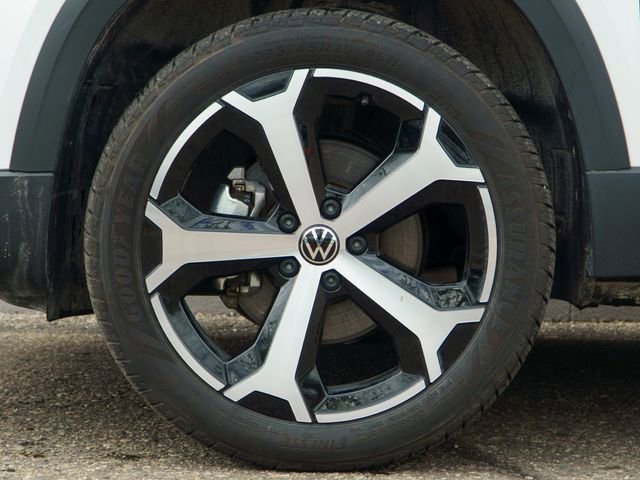 Used 2025 Volkswagen Taos SEL AWD/4WD image 12