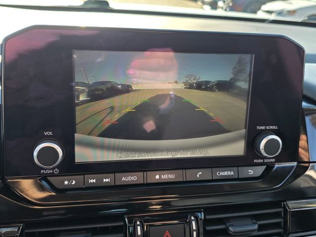 Used 2025 Nissan Pathfinder SV FWD image 32