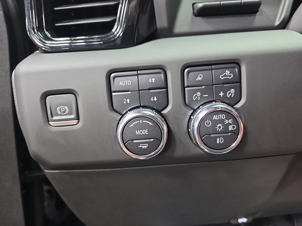 Used 2023 GMC Sierra 1500 AT4 w/ Technology Package AWD/4WD image 24