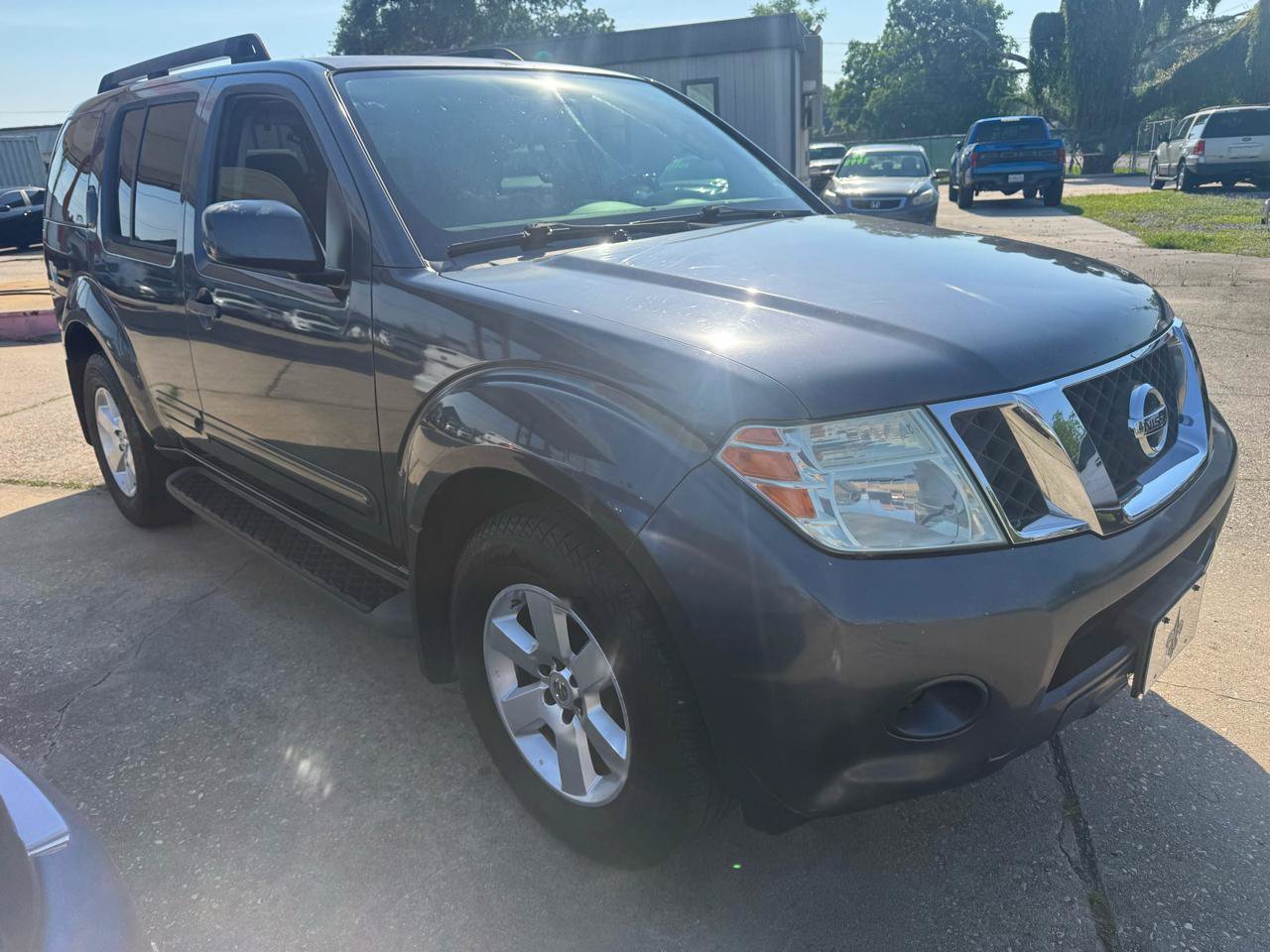 Used 2011 Nissan Pathfinder SV AWD/4WD image 5