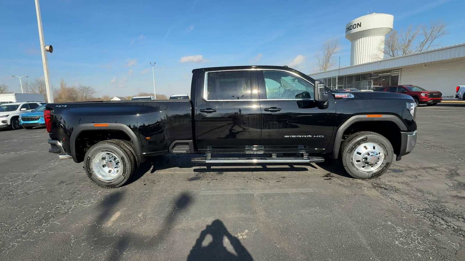 New 2026 GMC Sierra 3500 SLE w/ SLE Value Package AWD/4WD image 3