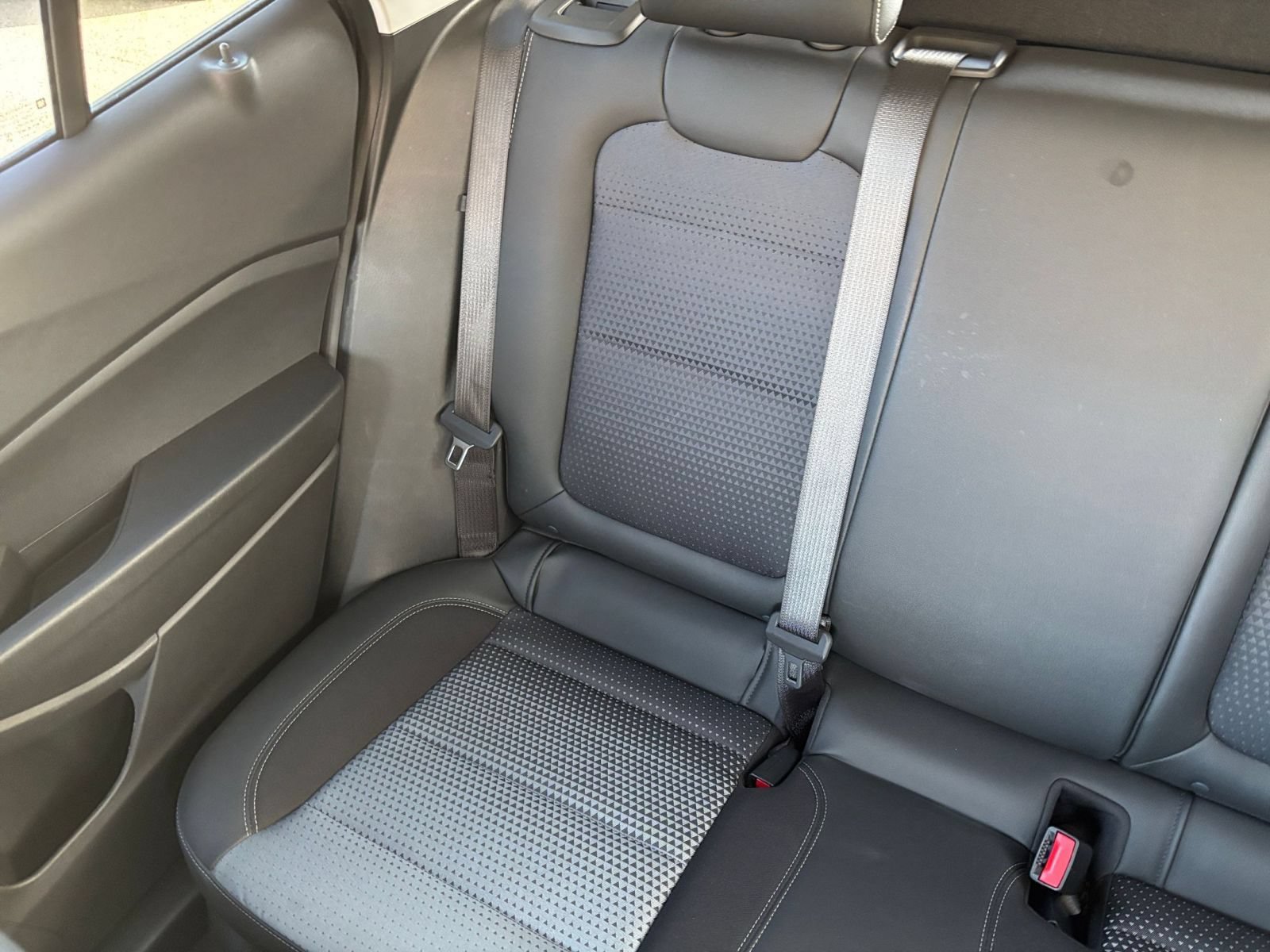 Used 2025 Chevrolet Trax LT FWD image 37