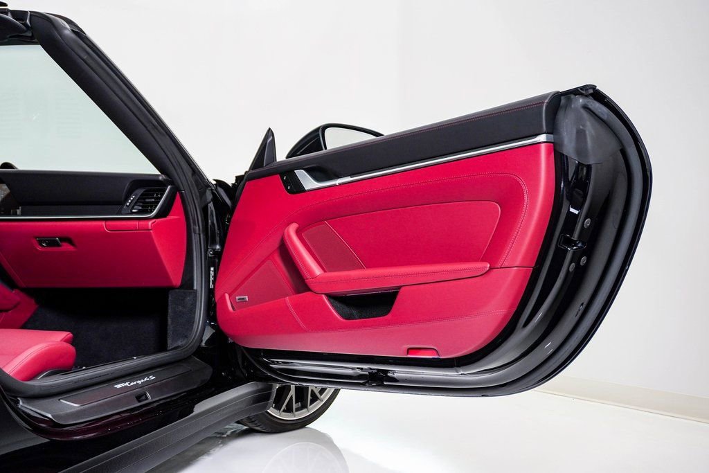 Certified 2022 Porsche 911 Targa 4S image 17