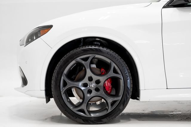 Used 2025 Alfa Romeo Stelvio Tributo Italiano w/ Driving Assist Package AWD/4WD image 28