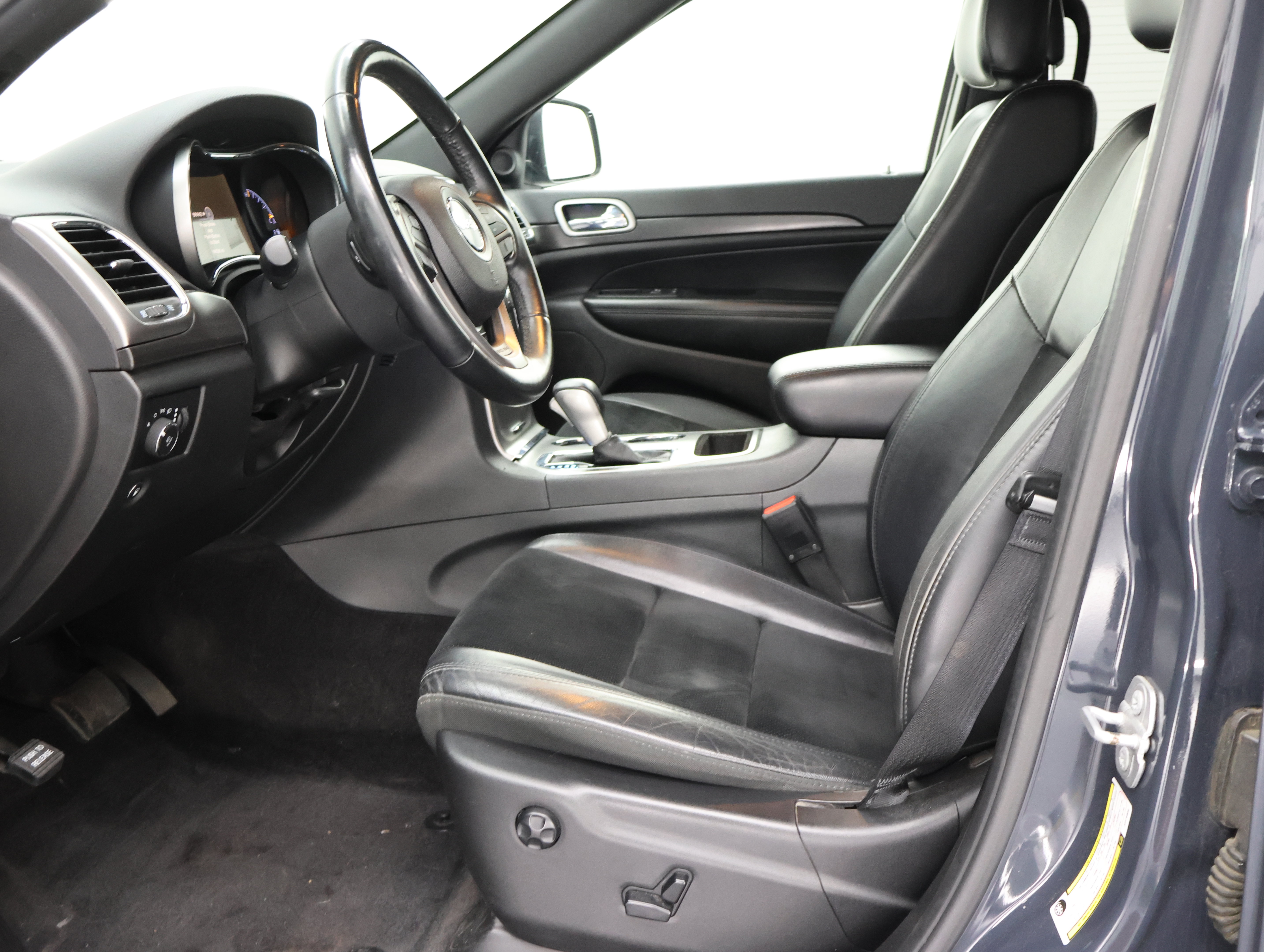 Used 2018 Jeep Grand Cherokee Altitude AWD/4WD image 7