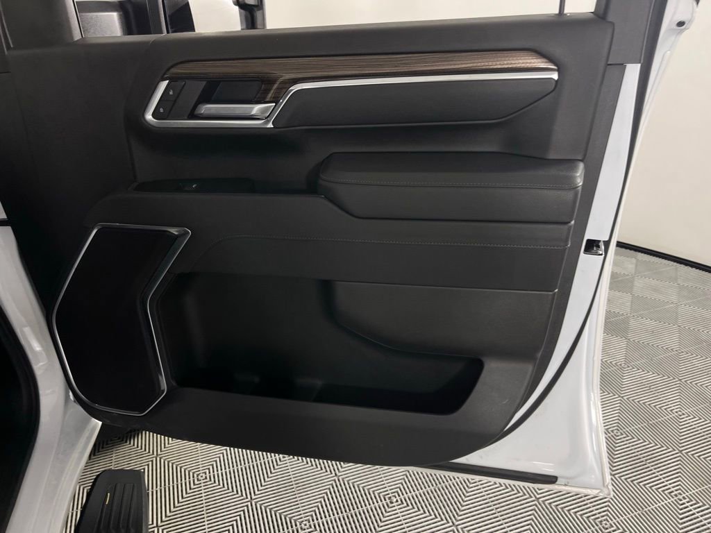 Used 2025 Chevrolet Silverado 2500 LT w/ Convenience Package image 36