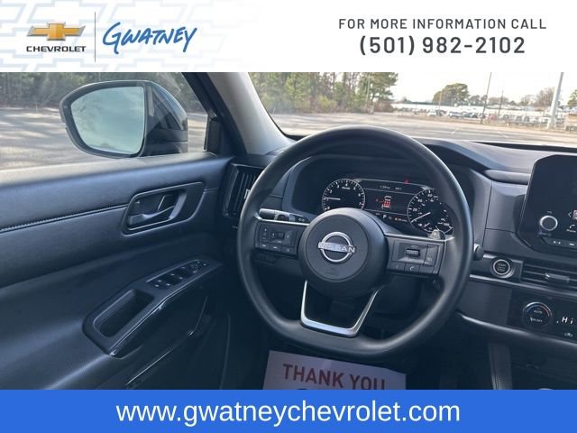 Used 2024 Nissan Pathfinder S image 25