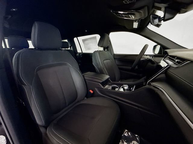 New 2025 Jeep Grand Cherokee L Laredo image 27