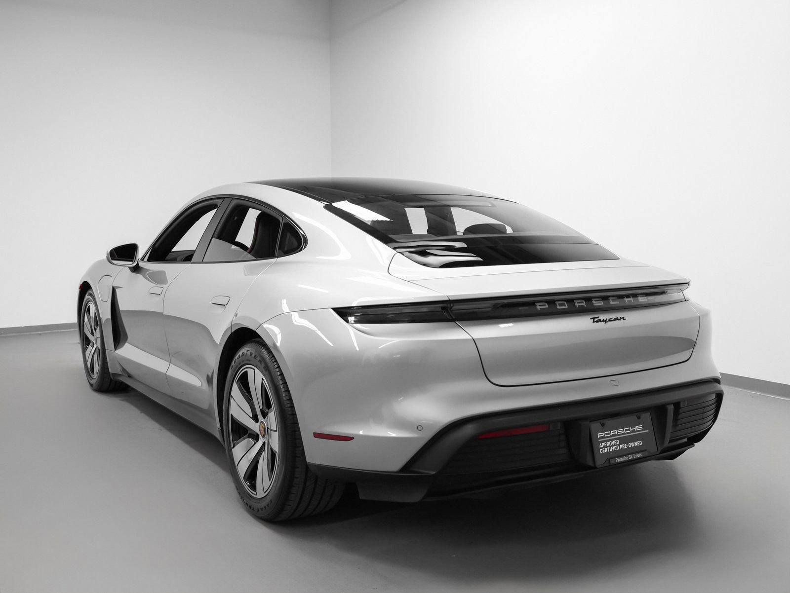 Certified 2023 Porsche Taycan image 3