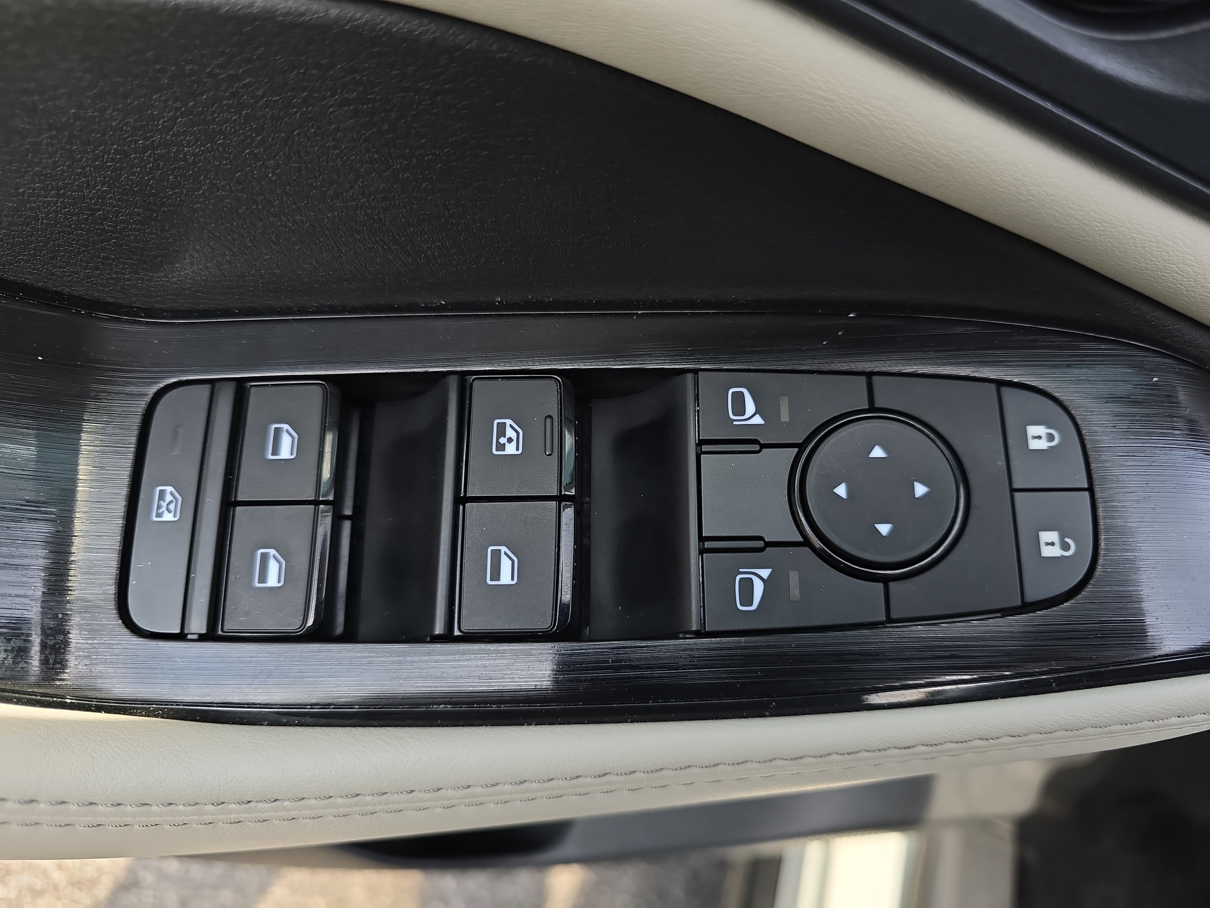 Used 2023 Nissan Rogue SV w/ SV Premium B Package FWD image 27