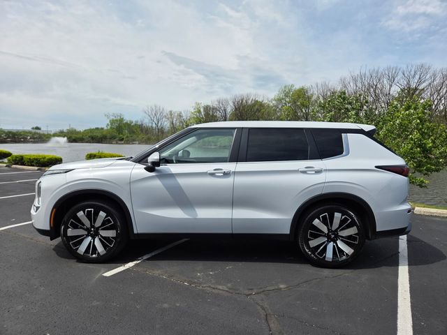 Used 2025 Mitsubishi Outlander SE AWD/4WD image 12