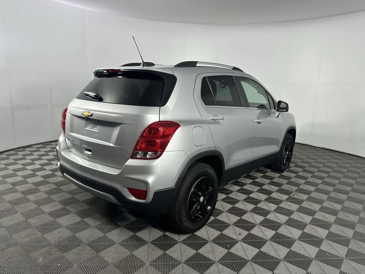 Used 2019 Chevrolet Trax LT w/ LT Convenience Package AWD/4WD image 16