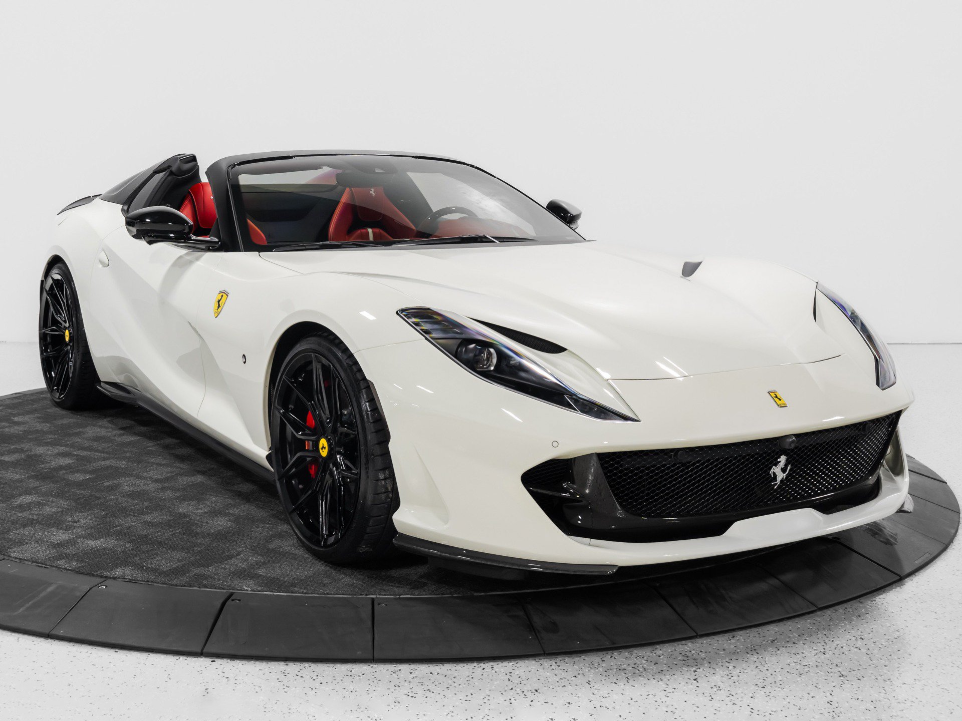 Used 2023 Ferrari 812 GTS RWD image 13