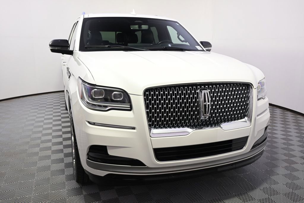Used 2023 Lincoln Navigator Reserve image 9
