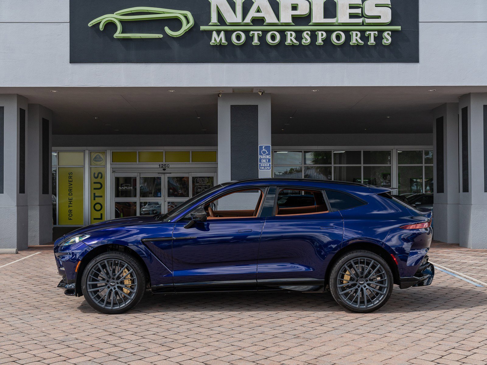 Used 2023 Aston Martin DBX 707 image 12