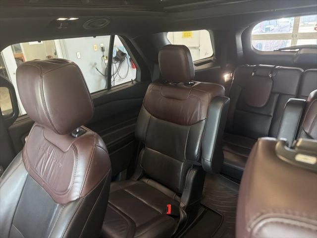 Used 2022 Ford Explorer Platinum w/ Technology Package AWD/4WD image 21