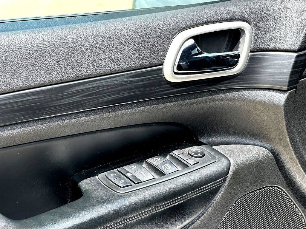 Used 2020 Jeep Grand Cherokee Altitude RWD image 13