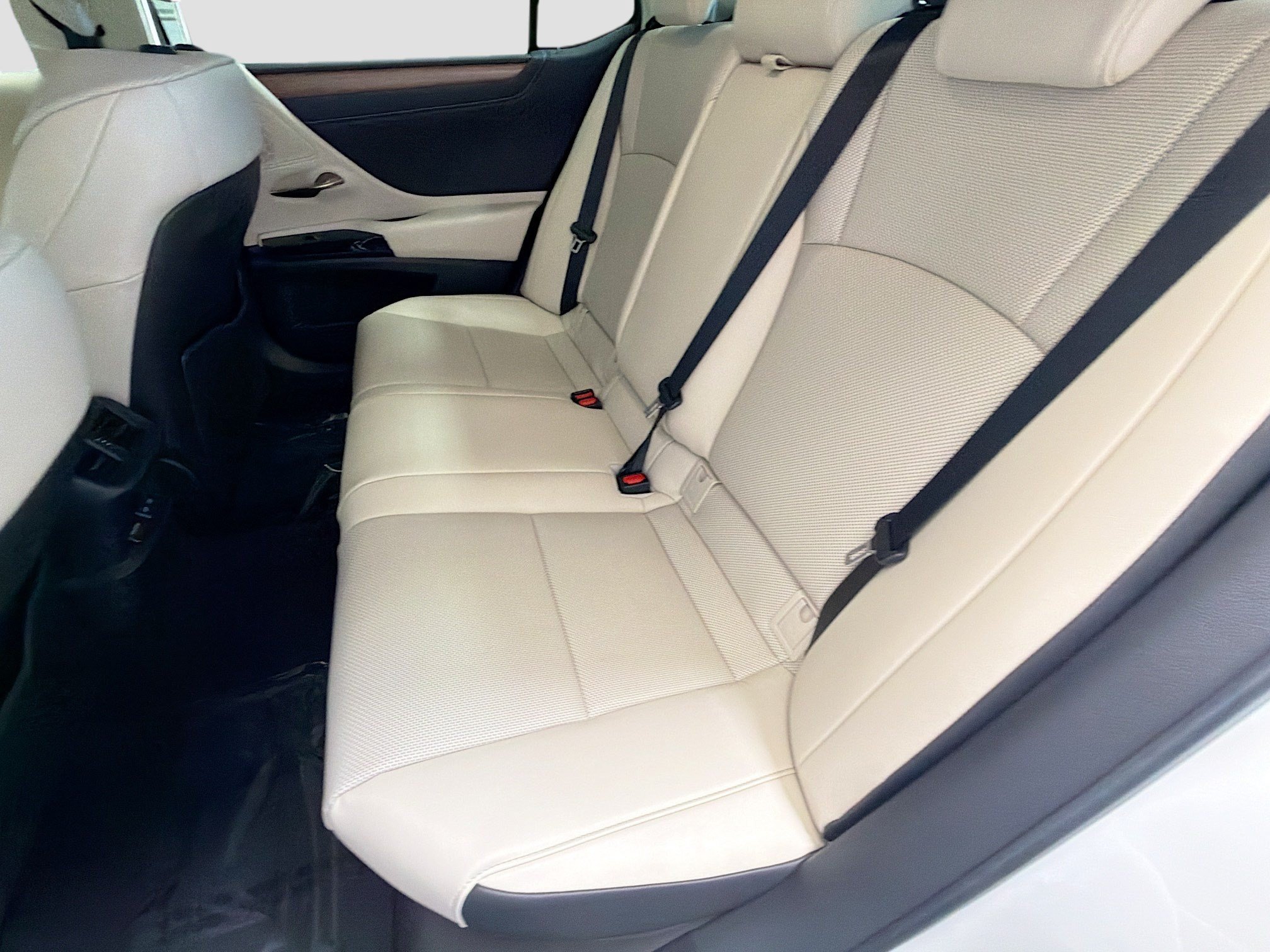 Used 2025 Lexus ES 300h w/ Premium Package FWD image 13