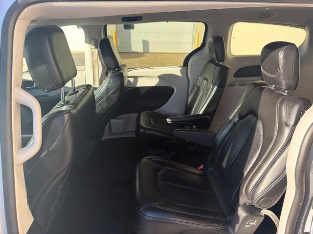 Used 2024 Chrysler Pacifica Touring-L FWD image 15