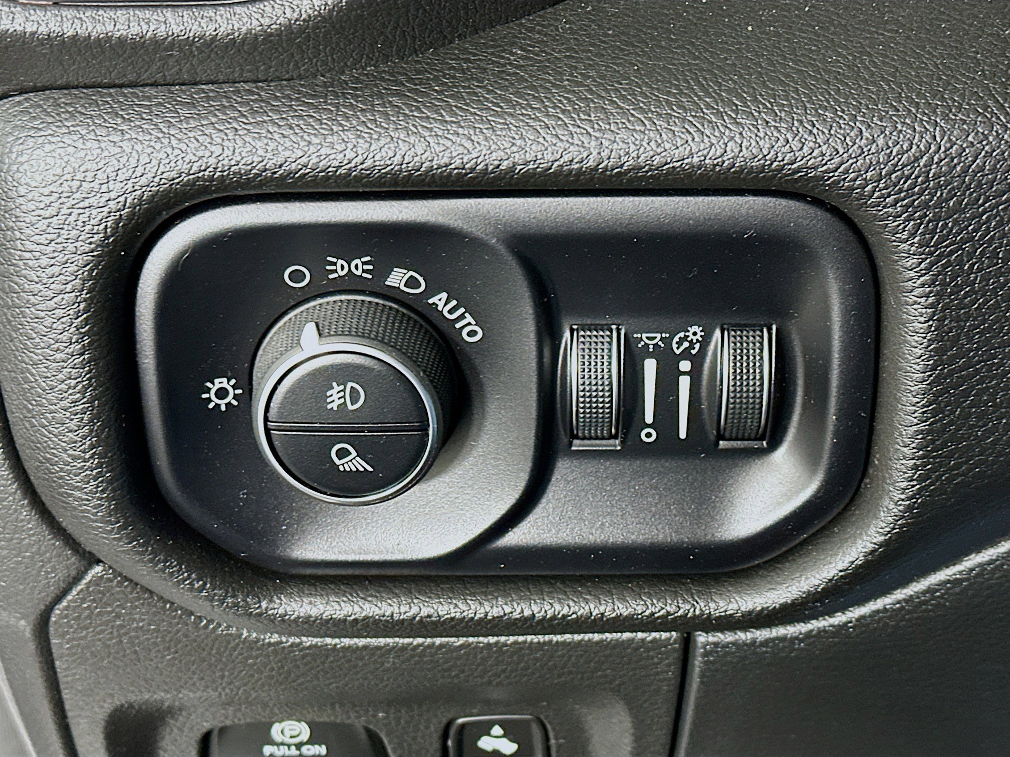 Used 2025 RAM 1500 Laramie image 17