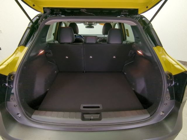 Used 2025 Nissan Kicks SR FWD image 27