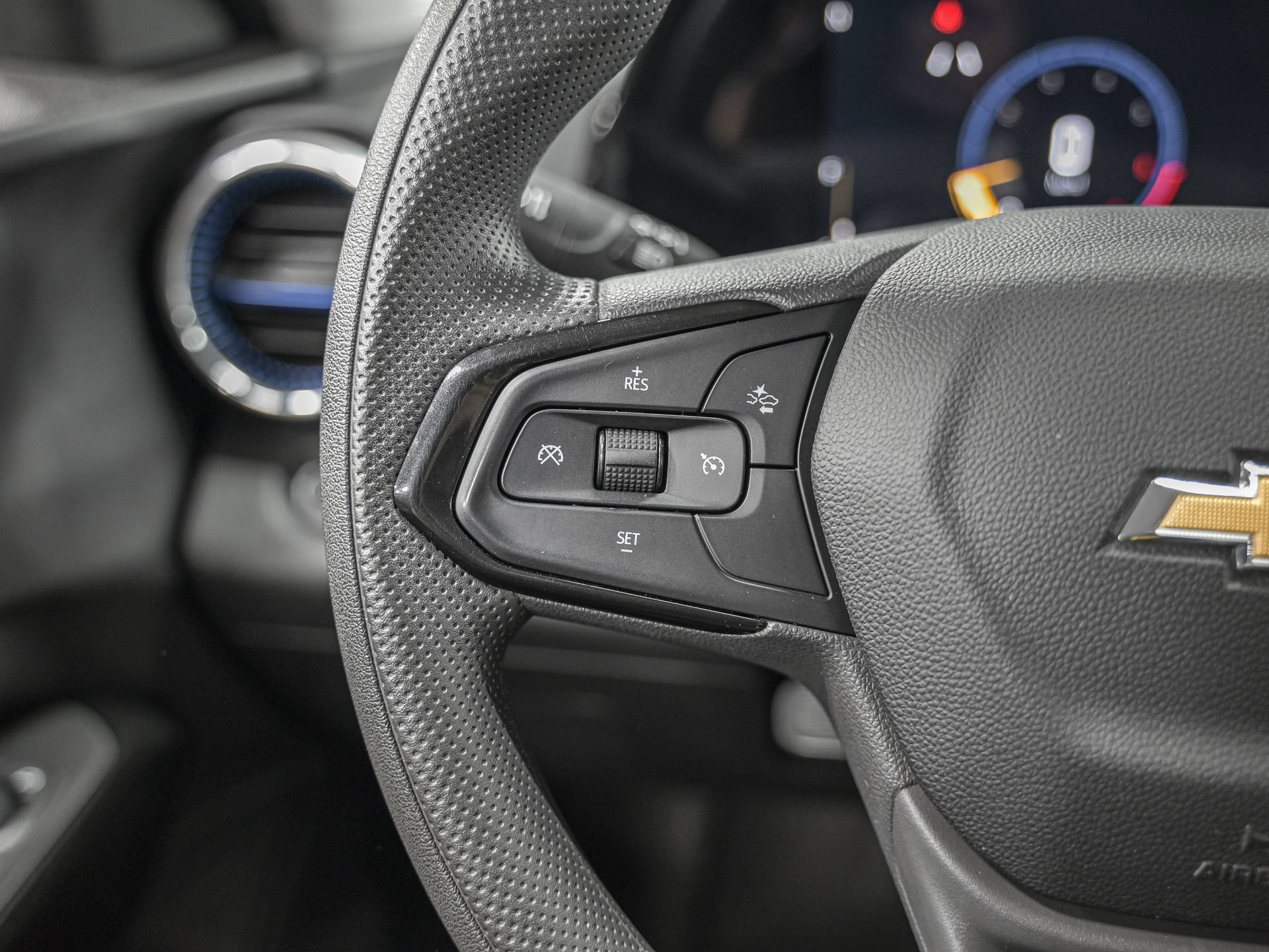 Used 2025 Chevrolet Trax LT FWD image 18