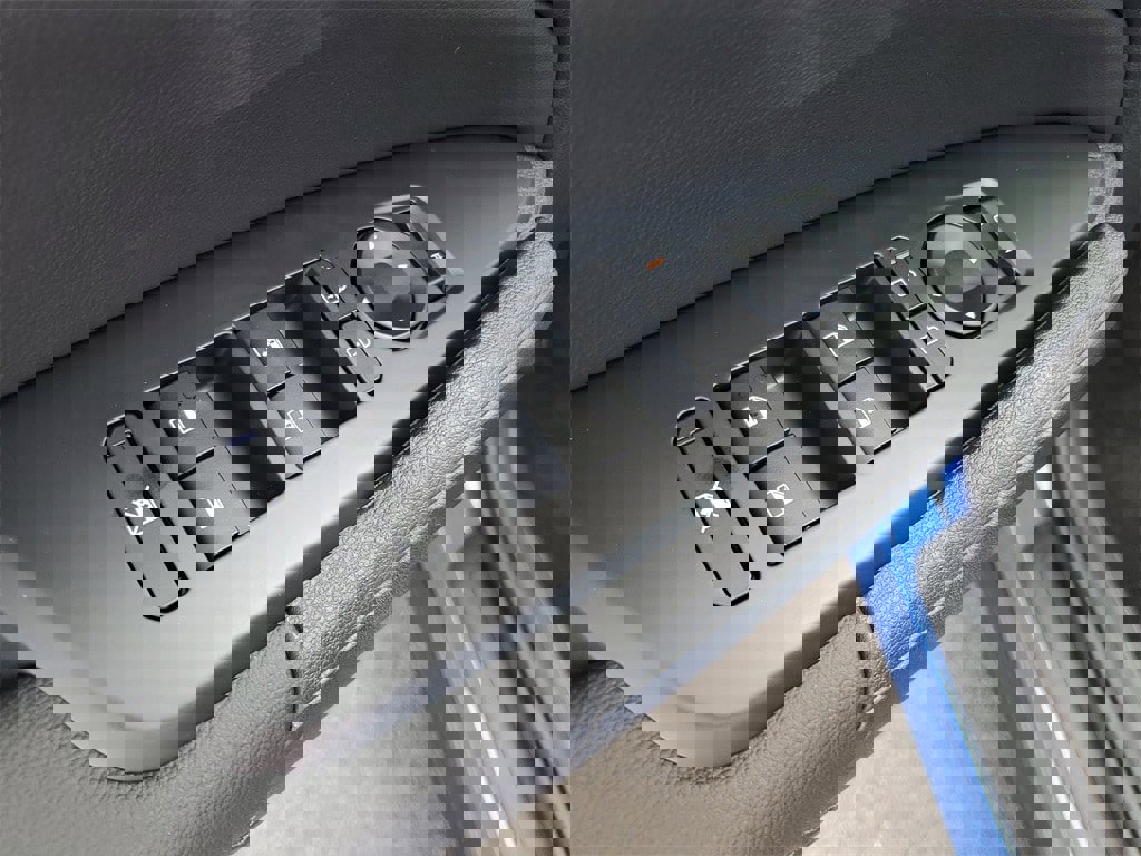 New 2026 Kia Sportage EX w/ EX Panorama Roof Package image 9