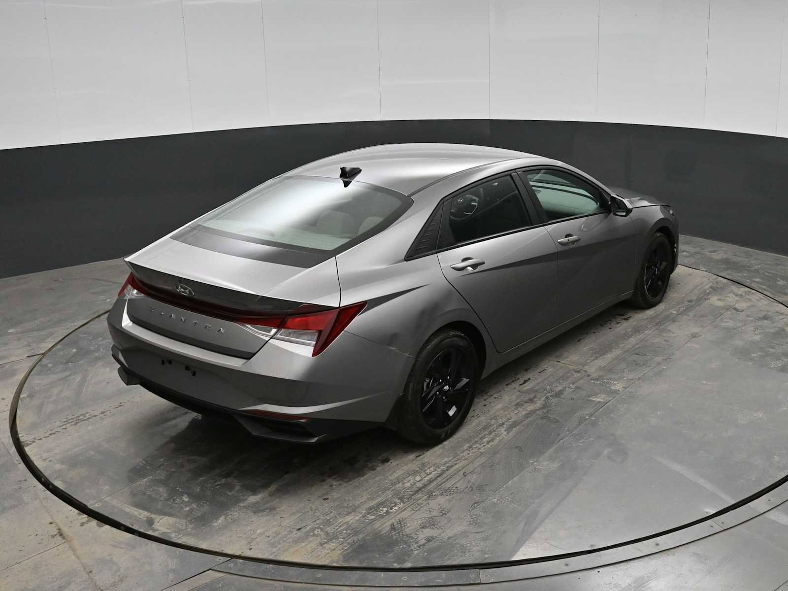 Used 2023 Hyundai Elantra SEL image 27