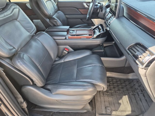 Used 2023 Lincoln Navigator Reserve AWD/4WD image 32