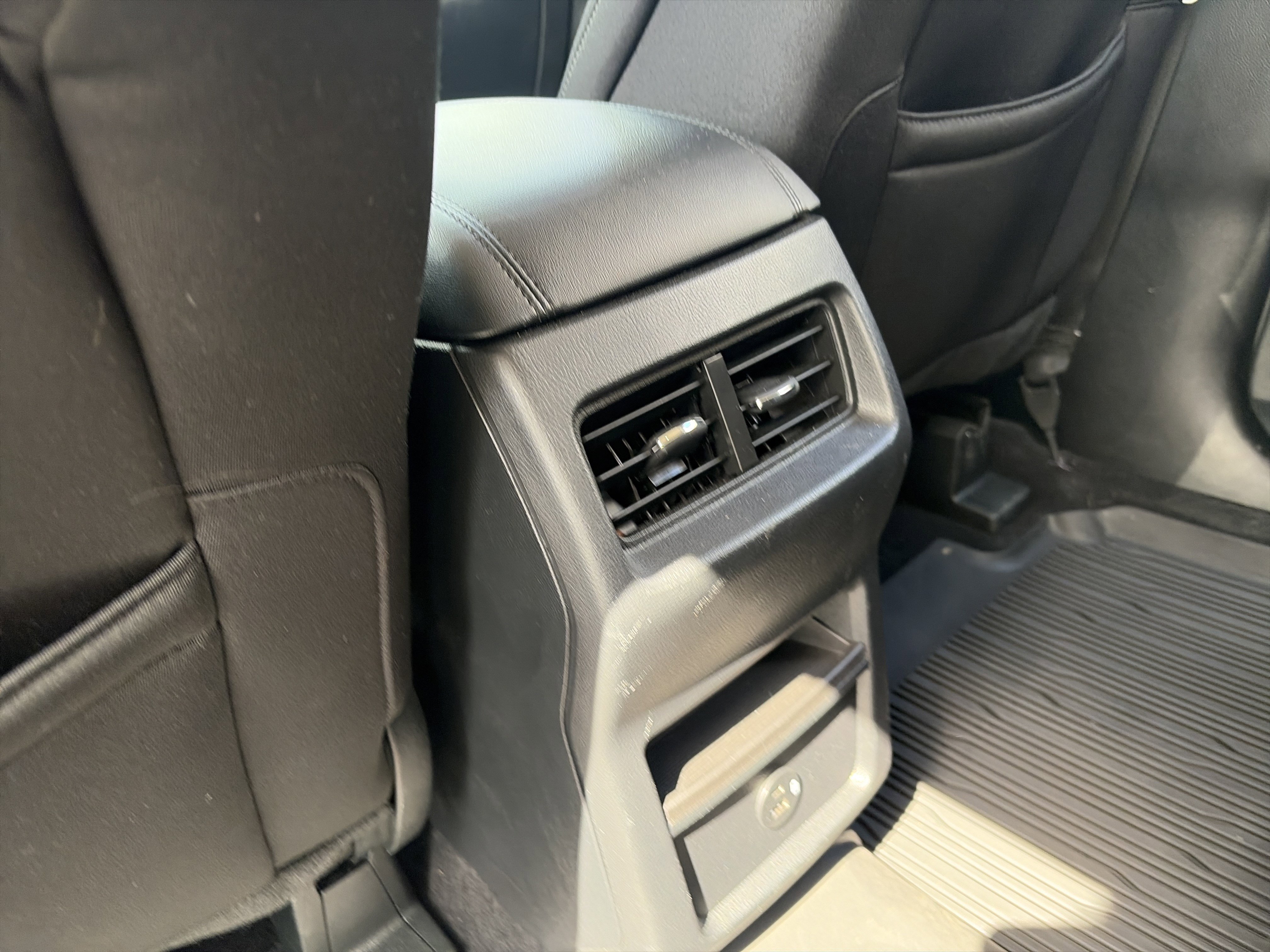 Used 2022 Ford Edge SE w/ Black Appearance Package image 25