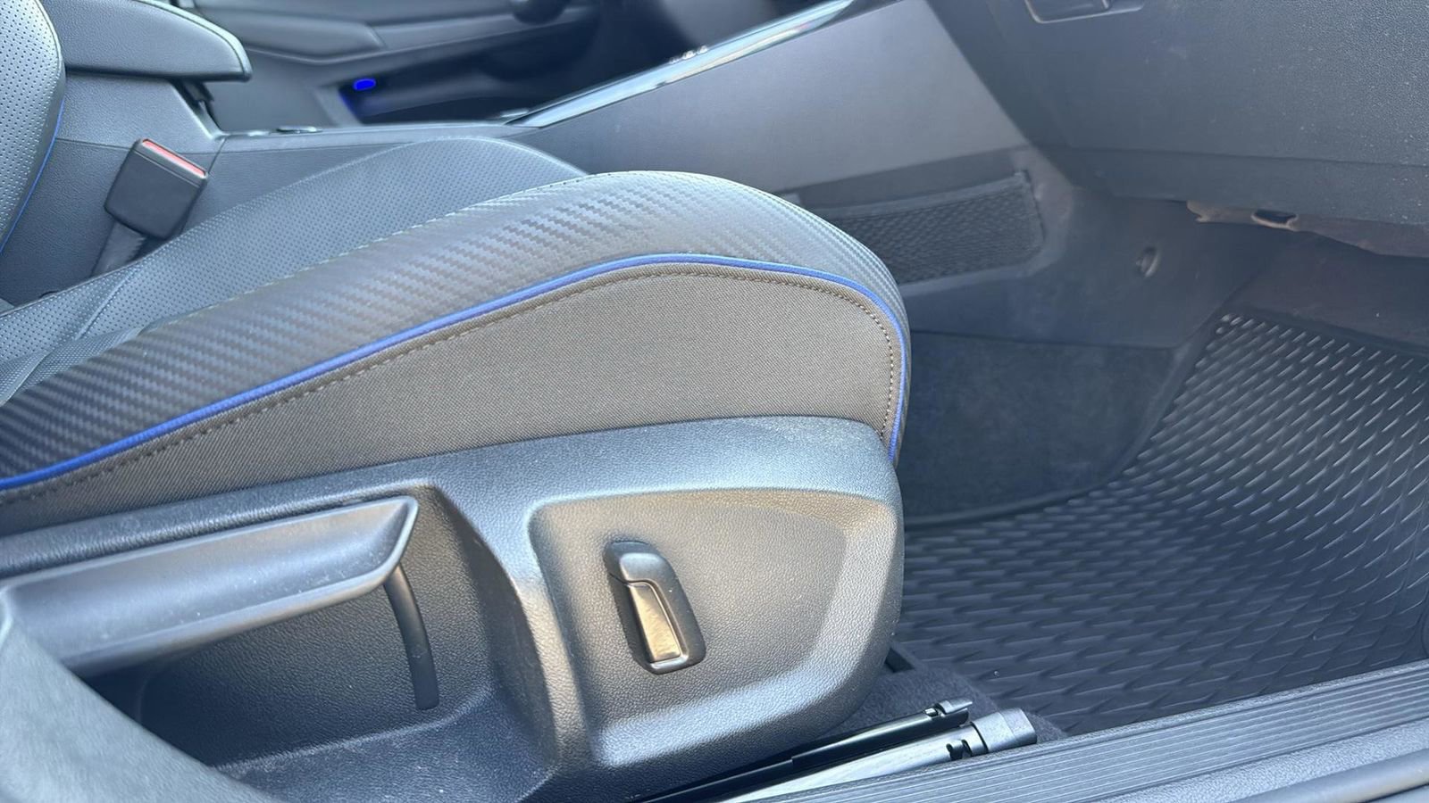 Used 2024 Volkswagen Golf R image 25