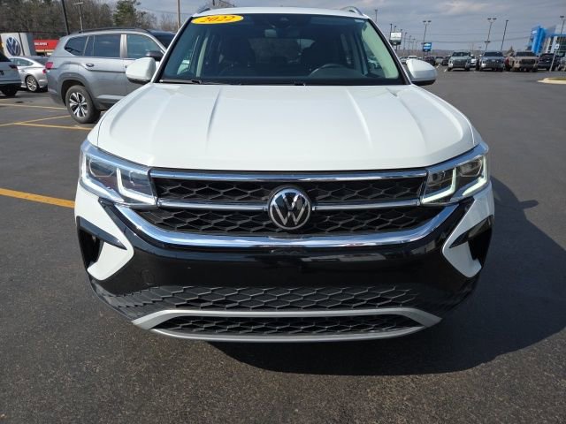 Used 2022 Volkswagen Taos SEL w/ Panoramic Sunroof Package image 3
