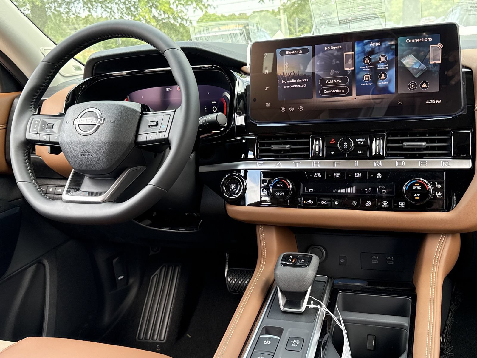 New 2026 Nissan Pathfinder Platinum FWD image 3