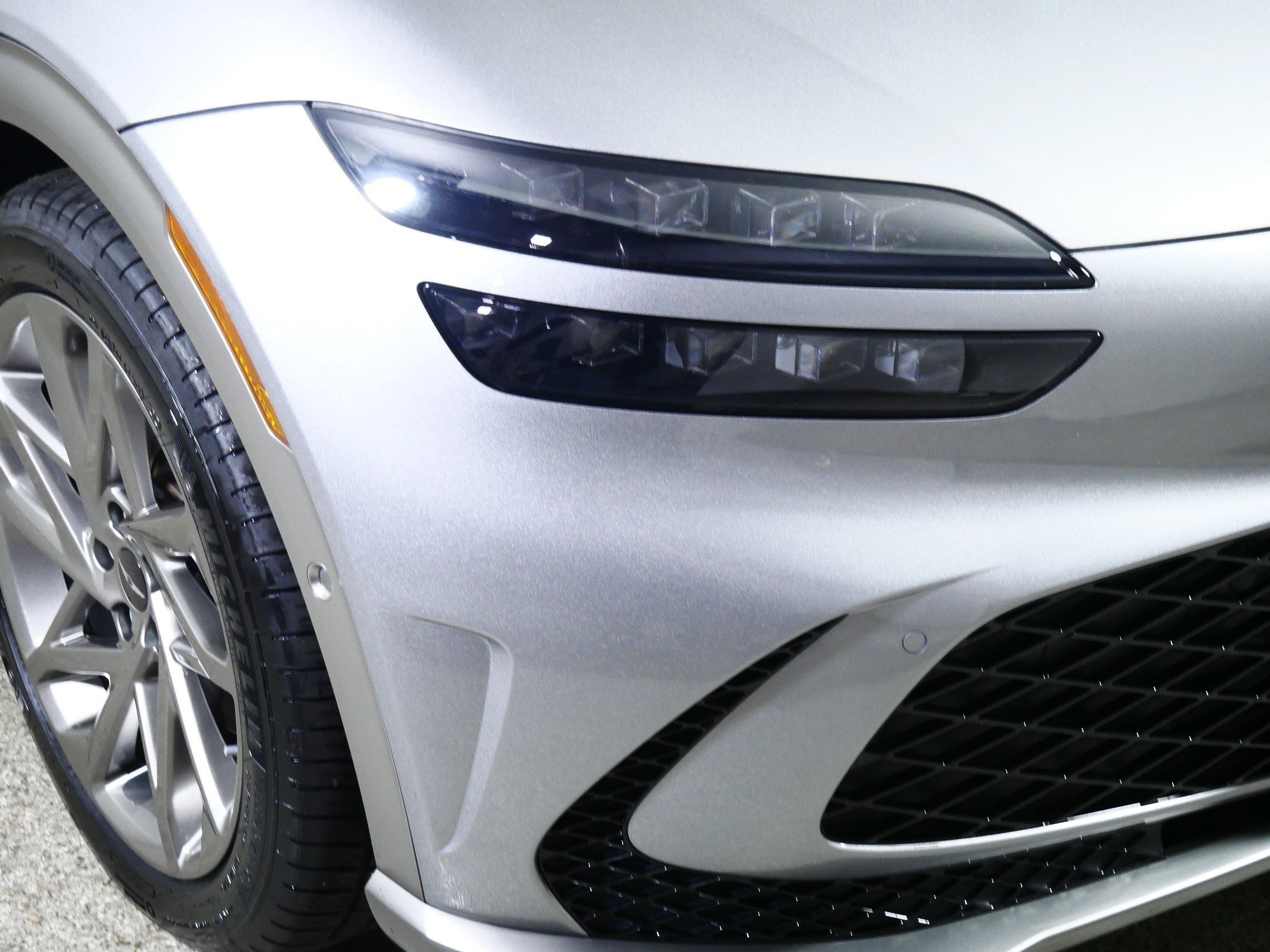 Certified 2023 Genesis GV60 Advanced AWD/4WD image 16