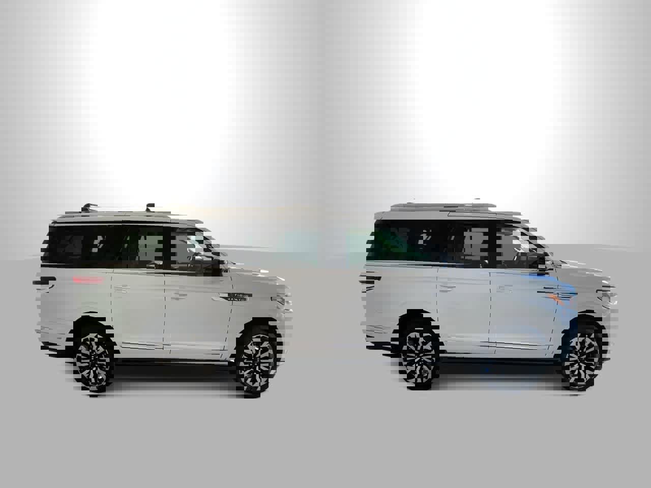 Used 2022 Lincoln Navigator L Reserve AWD/4WD image 9