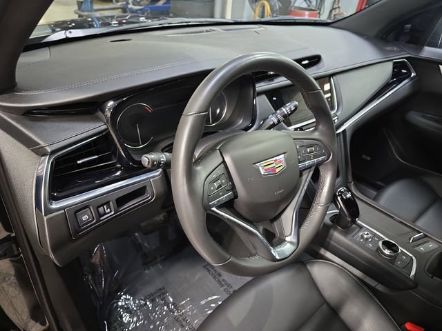 Used 2025 Cadillac XT6 Luxury image 20