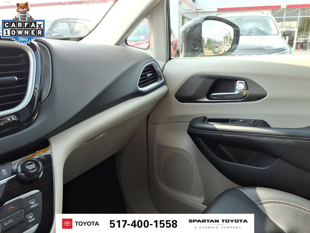 Used 2024 Chrysler Pacifica Touring-L FWD image 22