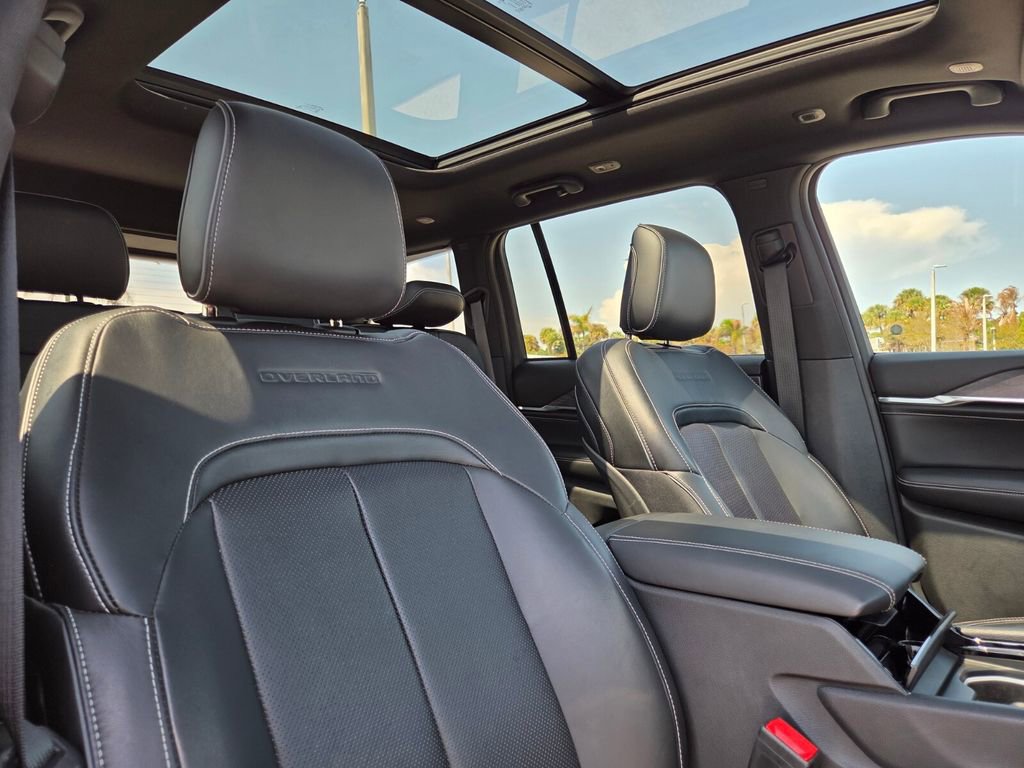 Used 2022 Jeep Grand Cherokee Overland image 11
