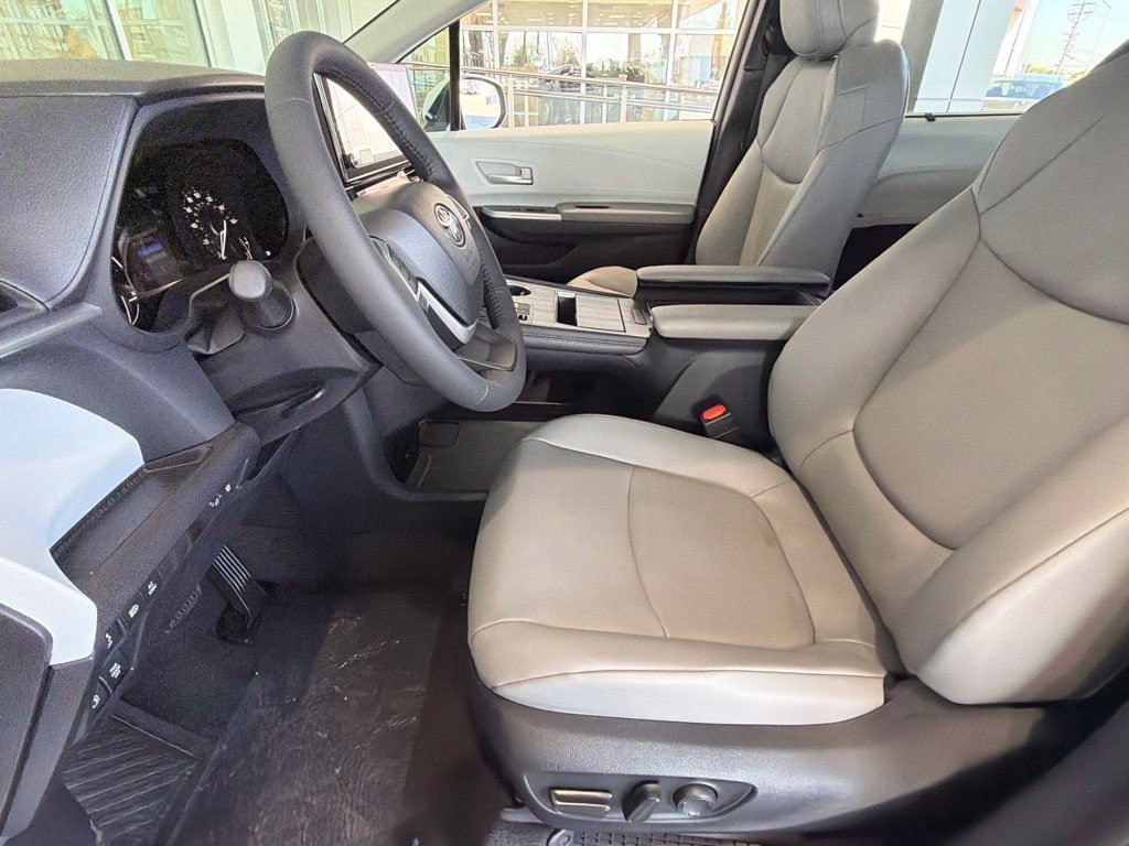 New 2026 Toyota Sienna XLE AWD/4WD image 17