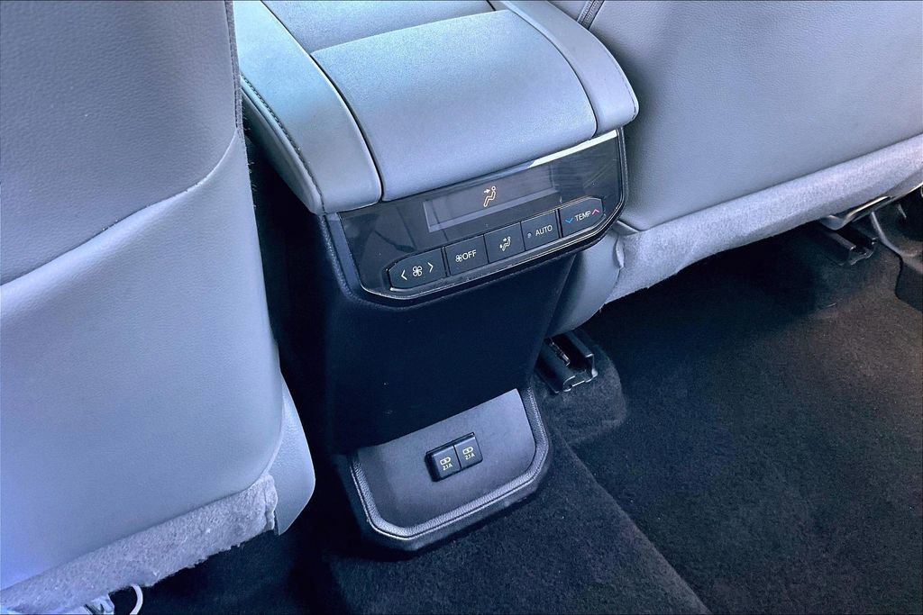 Used 2021 Toyota Highlander XLE image 10