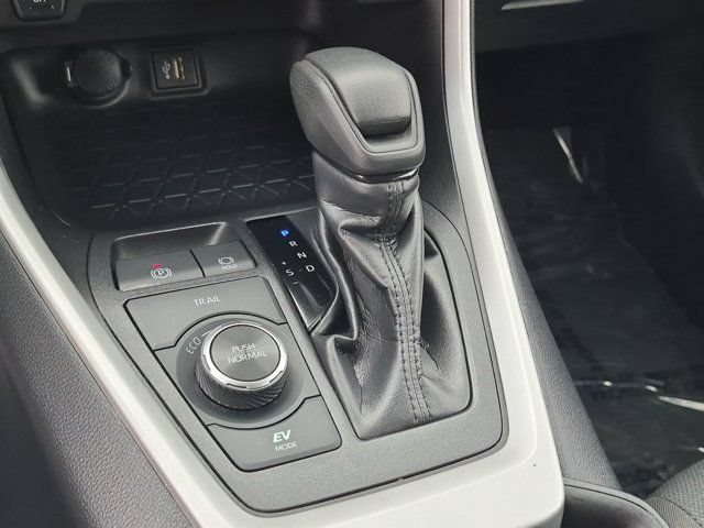 Used 2025 Toyota RAV4 XLE AWD/4WD image 22