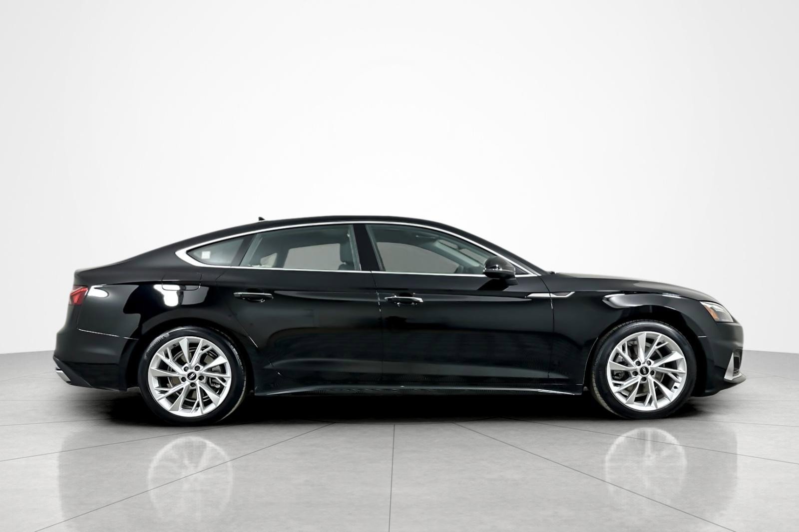 Used 2022 Audi A5 2.0T Premium image 6